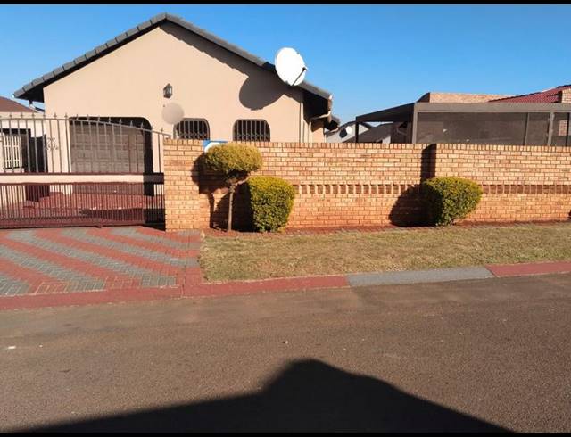 3 BEDROOM HOUSE FOR SALE IN SPRUITVIEW